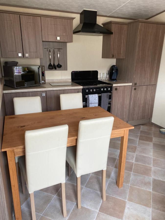 פנרית' Serenity Holiday Home Not For Use By Contractors מראה חיצוני תמונה
