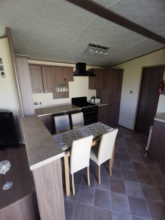 פנרית' Serenity Holiday Home Not For Use By Contractors מראה חיצוני תמונה
